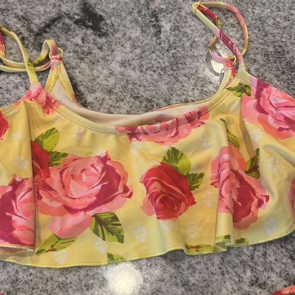 Yellow rose bikini - Picture 2 of 6